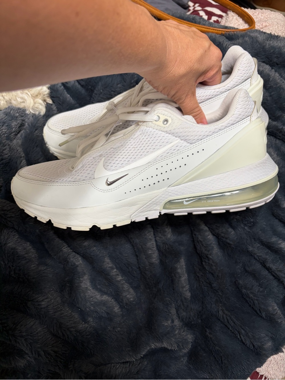 Nike Mens Air Max Pulse 270 White Air-Cushioned shoes size 9.5/EU 43